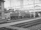 Basel, SBB Lokomotivdepot, Krokodil Be 68 III Nr. 13305, Schwesterlok, Ae 66 (hinten) SIK 01-000662